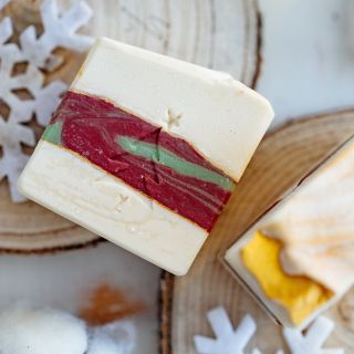 🎄Limitovaná edice mýdla Zimní potěšení 🎄 Krásné zimní mýdlo s kokosovým mlékem, velkým podílem bambuckého másla, olovovým,...