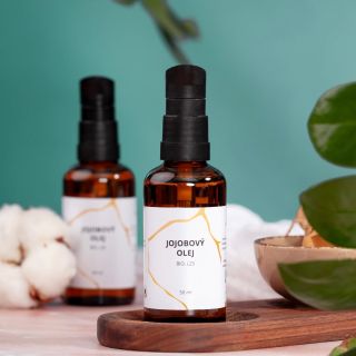 🌿 JOJOBOVÝ OLEJ – malý zázrak pro pleť i vlasy 💛 Jemný, voňavý, a tak přirozený, že si ho tvoje pokožka zamiluje na první...